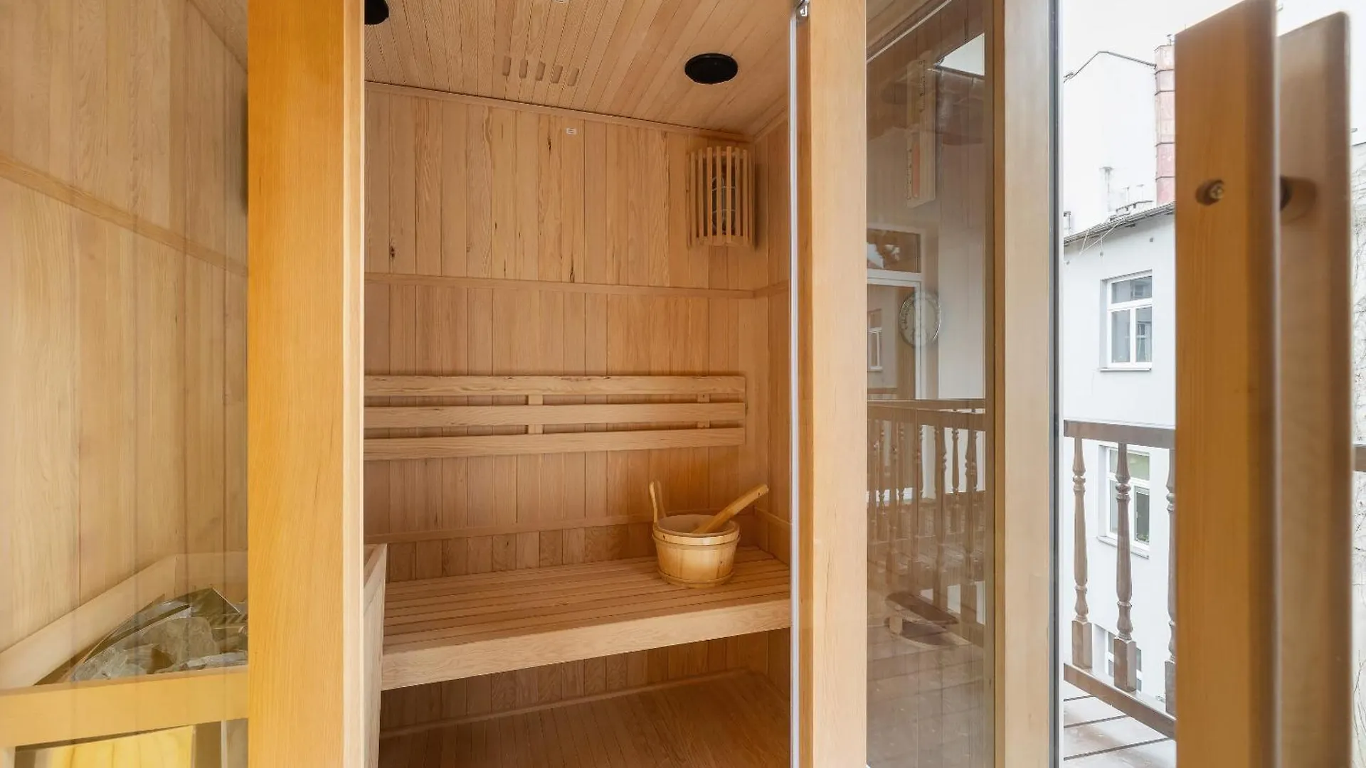 4-Bedroom Apartment - Private Sauna - Wielopole 7 Krakow