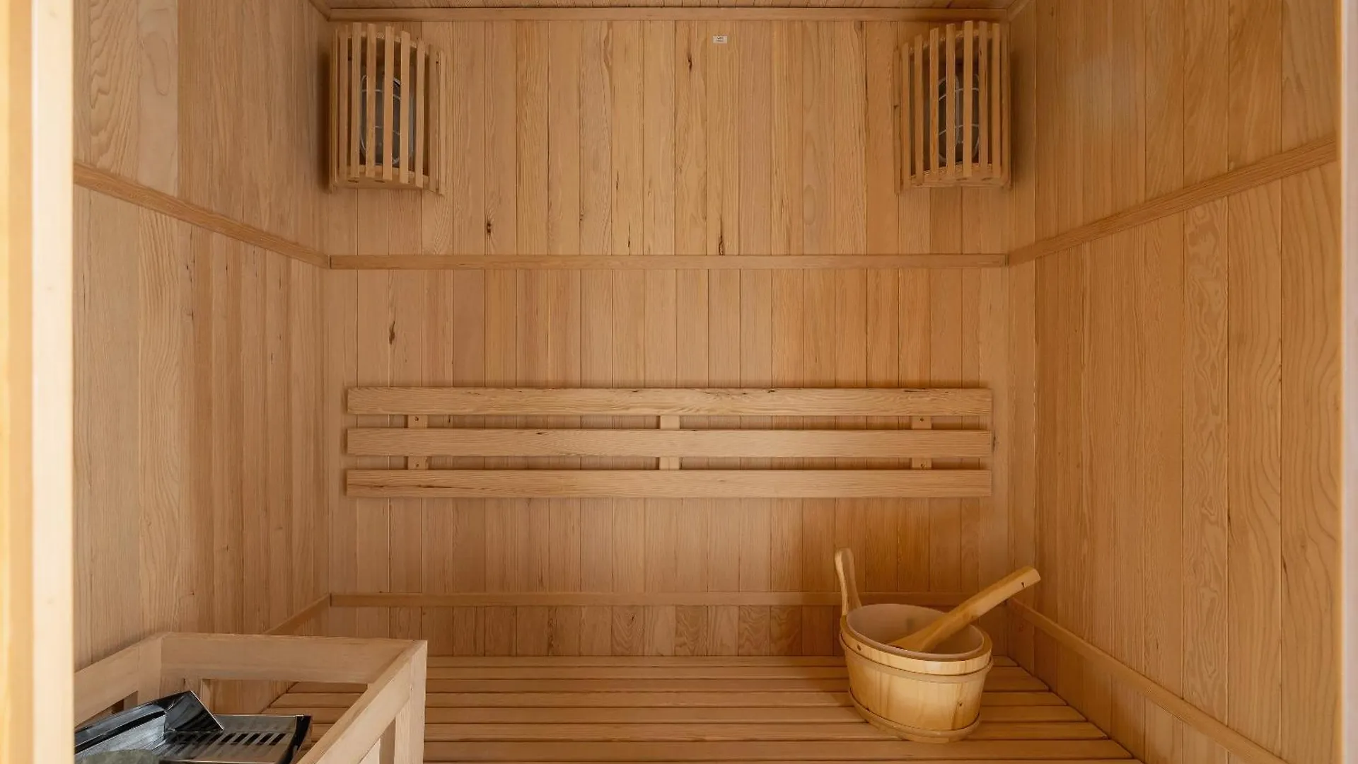 4-Bedroom Apartment - Private Sauna - Wielopole 7 Krakow